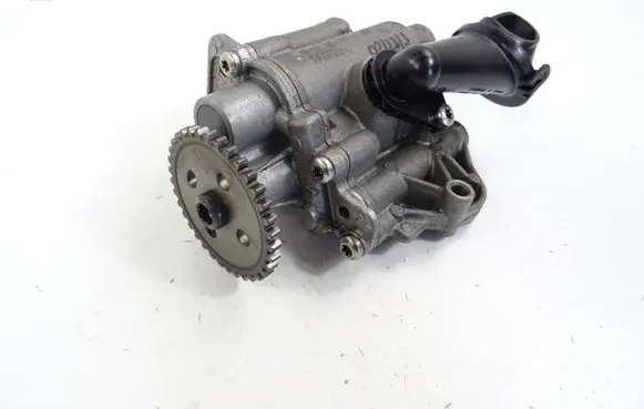 Volkswagen Golf VII Oil pump 04E115103F