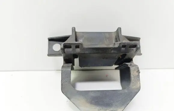 BMW 1 E82 E88 Radiator mount bracket 7591647