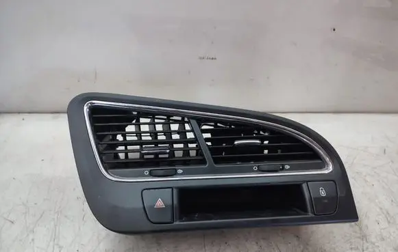 Peugeot 5008 Dash center air vent grill 9686527977