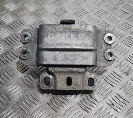 Volkswagen PASSAT B6 Engine mount bracket 3C0199555P