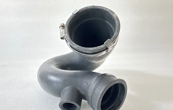 Audi 80 90 S2 B4 Intercooler hose/pipe 028129627D