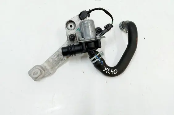 Volvo XC40 Water pump 32249537