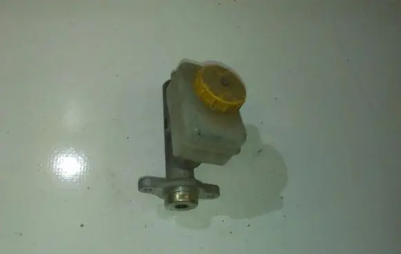 Subaru Impreza I Master brake cylinder