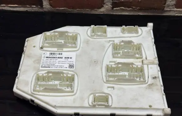 Mercedes-Benz Sprinter W907 W910 Central body control module A9079000704 A9079013401 A9079020603