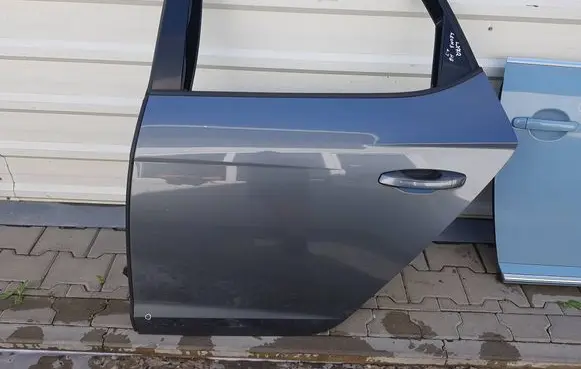 Seat Leon (5F) Rear door