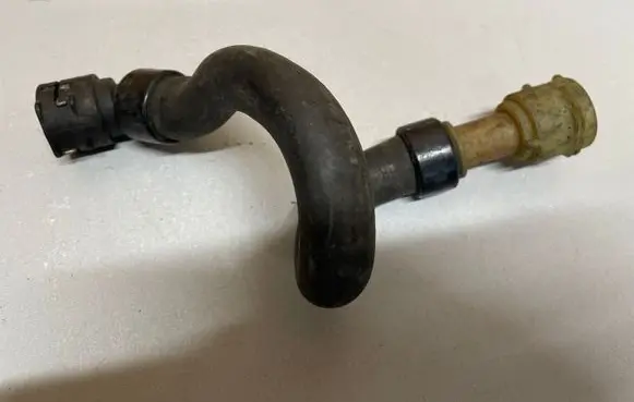 Opel Zafira C Engine coolant pipe/hose 13388318