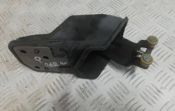 Opel Combo E Sliding door lower roller guide/hinge 9833303280