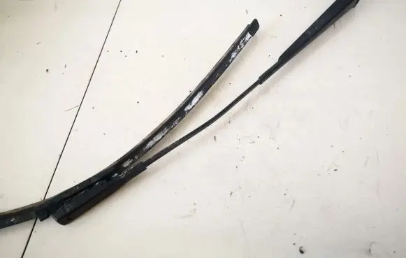 Opel Zafira B Front wiper blade arm