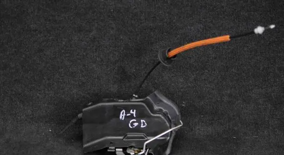 Audi A4 S4 B7 8E 8H Rear door lock 8E0839349