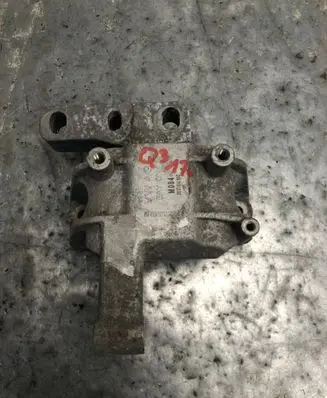 Audi Q3 8U Engine mount bracket 5N0199262F