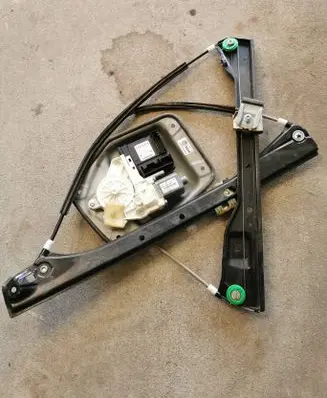 Volkswagen Golf Plus Front door window regulator with motor 5M1837402F 1K0959702M 980285300