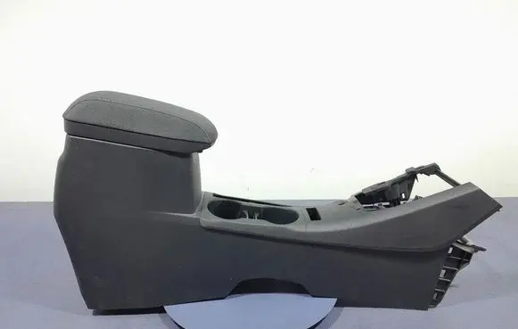 Toyota Auris E180 Center console