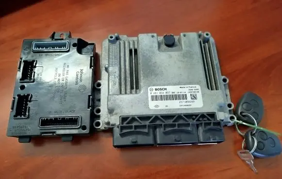 Opel Vivaro Engine control unit/module 237106626R 237109983R 0281034037