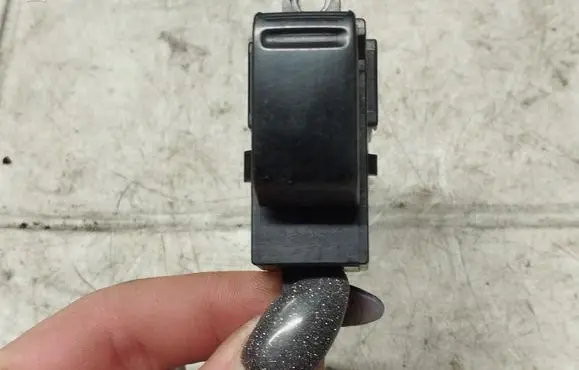 Nissan Primera Electric window control switch 25411AV600 C8DD705N