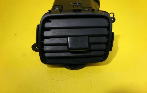 Honda FR-V Dashboard side air vent grill/cover trim
