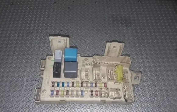 Toyota Avensis T250 Fuse box set