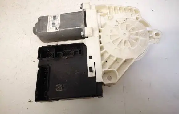 Volkswagen PASSAT CC Front door window regulator motor 1T0959702AC