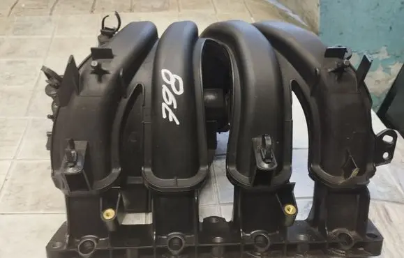 Peugeot 407 Intake resonator 966240148000