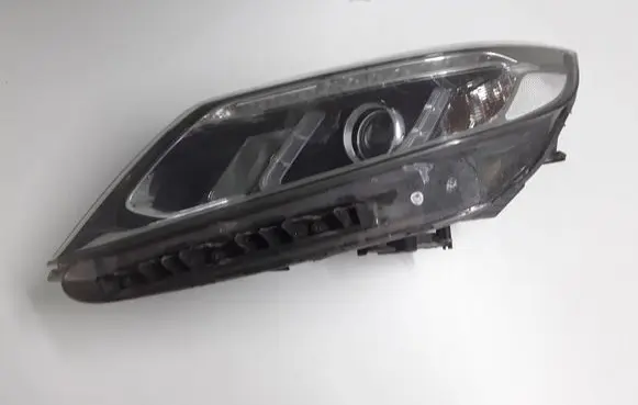 KIA Sorento Headlight/headlamp 921012P710