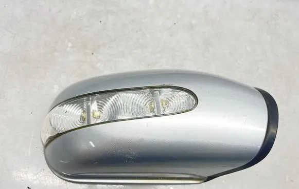 Mercedes-Benz E W211 Front door electric wing mirror 413133420
