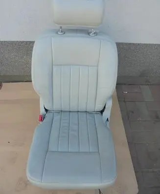 Lincoln LS Second row seats 