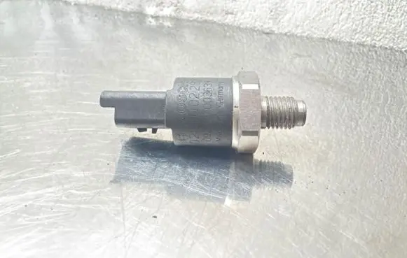 Opel Vectra C Fuel pressure sensor 0281002283