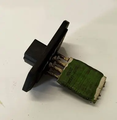 Toyota Avensis T250 Heater blower motor/fan resistor 