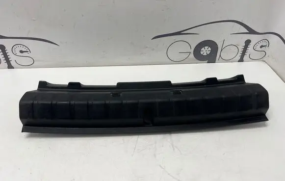 Trunk/boot sill cover protection