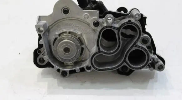 Volkswagen Golf VII Water pump 04E121042L