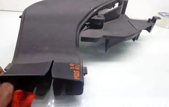 Mazda 5 Intercooler air guide/duct channel
