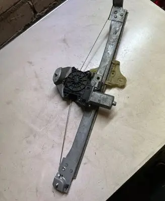 Renault Captur Front door window regulator with motor 807210269R