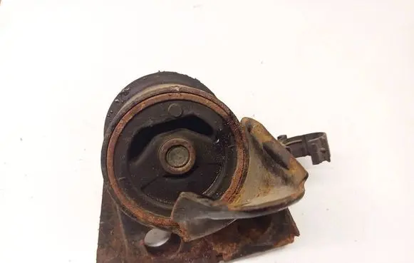 Nissan X-Trail T30 Engine mount bracket 