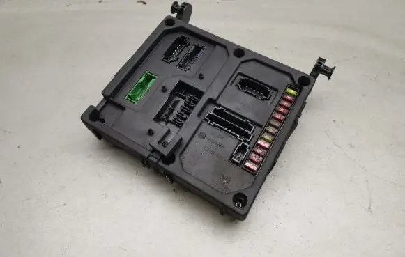 Volkswagen Sharan Fuse module 7M0962258 S108145300