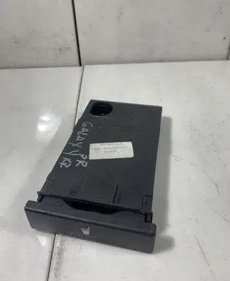 Cup holder front