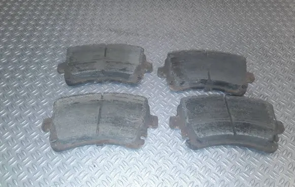 Volkswagen Transporter - Caravelle T5 Brake pads (rear) 