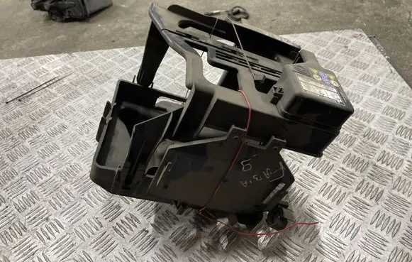 Battery box tray