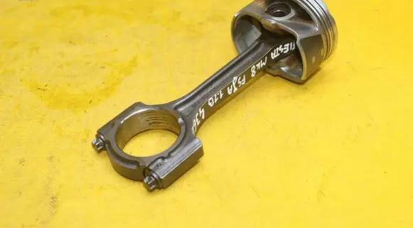 Ford Focus Piston with connecting rod H1BG-AB