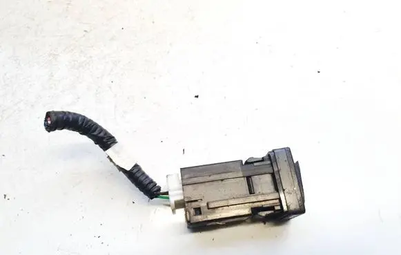 Toyota Avensis T270 USB socket connector 8619005010 86190-05010