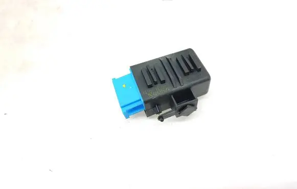 Volkswagen Transporter - Caravelle T5 Seat heating relay 5K0959772A H001SU001