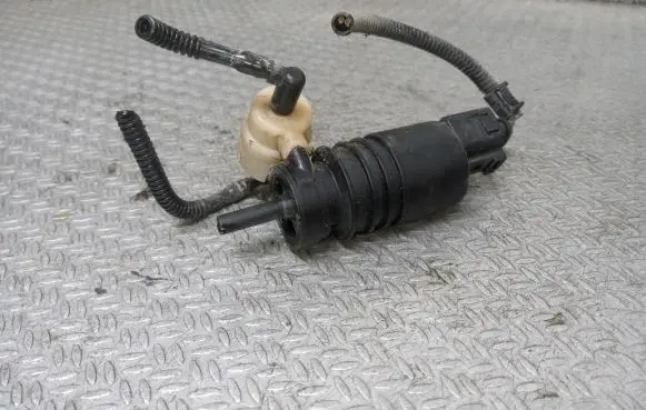 Skoda Octavia Mk1 (1U) Windscreen/windshield washer pump 1J0973722