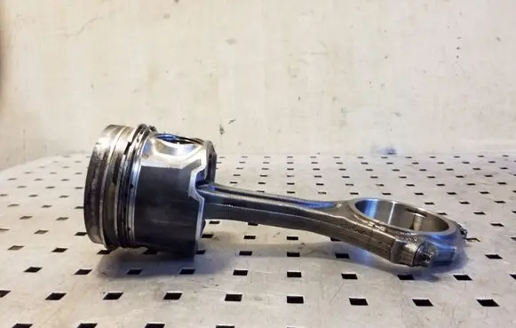 Piston with connecting rod