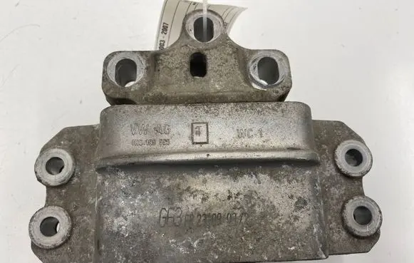 Volkswagen Touran I Engine mount bracket 1K0199555