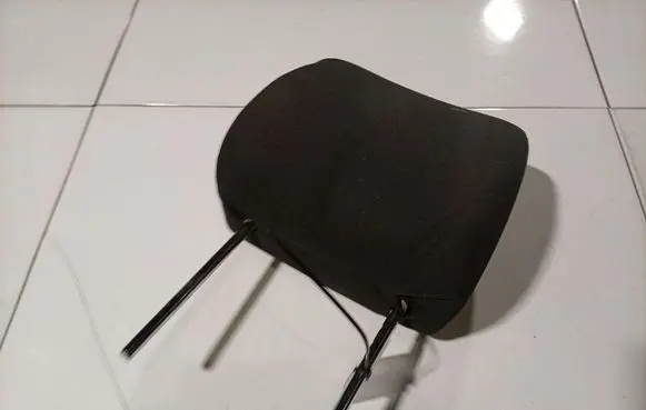 Opel Astra G Front seat headrest 