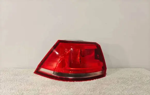 Volkswagen Golf VII Rear/tail lights L90056043 0560433007