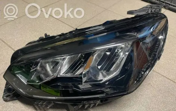 Peugeot 208 Headlight/headlamp 9833036380