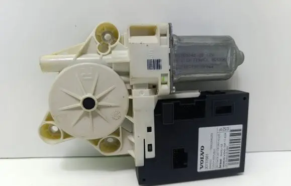 Volvo V50 Front door window regulator motor 30737681