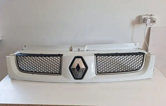 Renault Trafic II (X83) Front bumper upper radiator grill