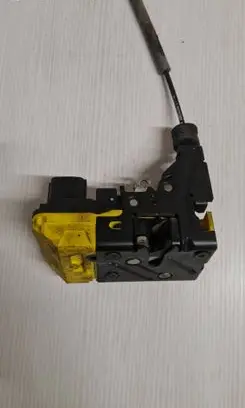 Volvo S60 Front door lock 30699747