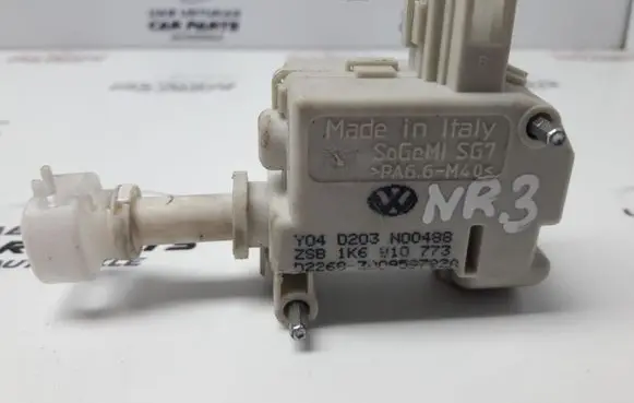 Fuel tank cap lock