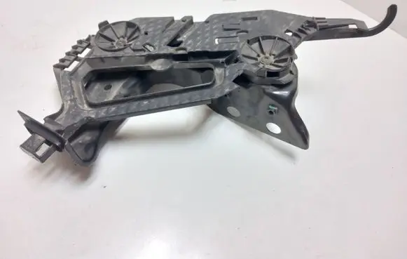 Skoda Octavia Mk2 (1Z) Headlight/headlamp mounting bracket 1Z0941339